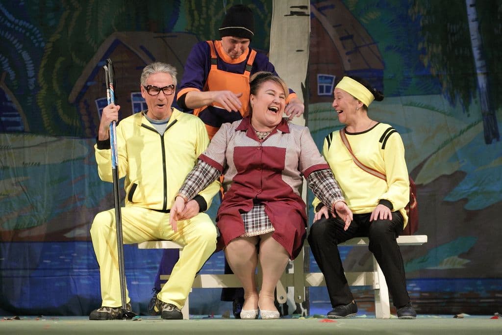 Театральный подарок  для  жителей районов