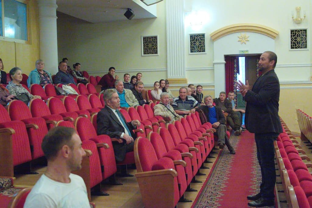 Театр кутскиз дасяськыны выль сезонлы!