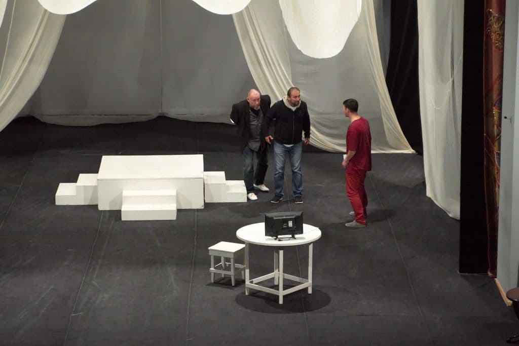 Выль спектакль