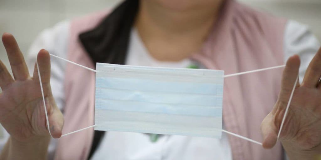 В театр в медицинских масках!