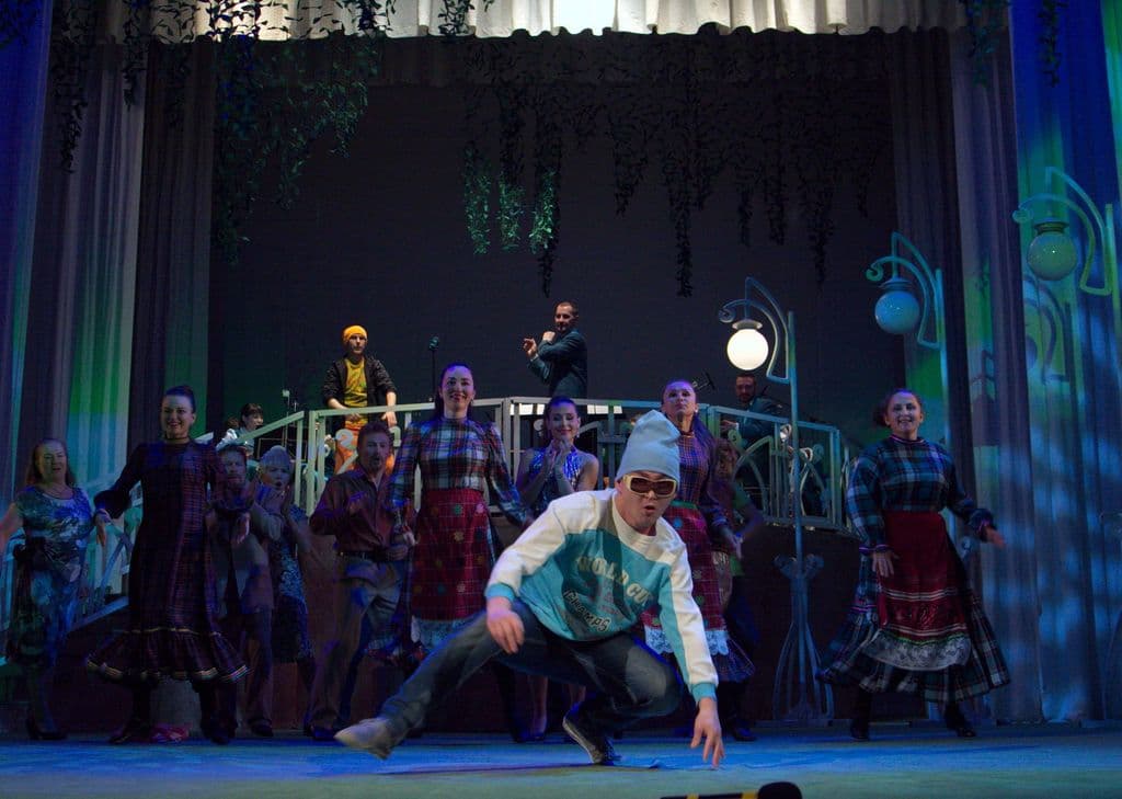 Театр таяз арняе