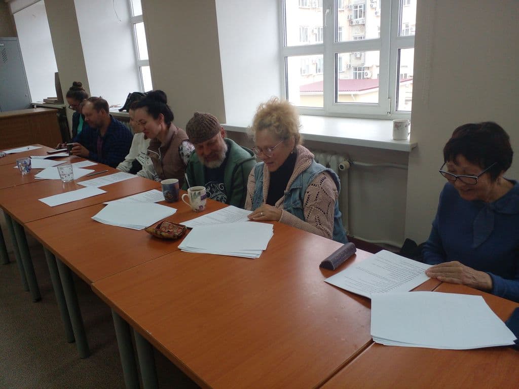 Выль спектакльлэн нырысетӥ читкаез.